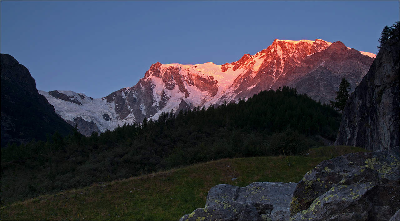 MonteRosa Ostwand im Alpenglühen (Enrosadira) Enrosadira
